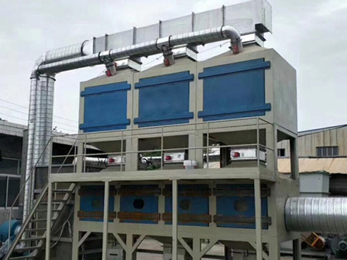 山(shan)西焦(jiao)化廠(chang)粉塵(chen)布袋(dai)收塵(chen)器